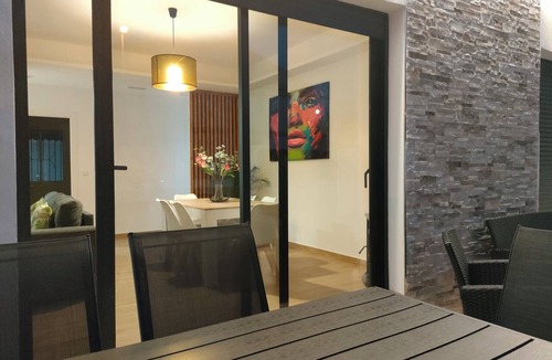 Los Cuarteros Ski Chalet | Independent villa with private pool, 5 min from the beach!