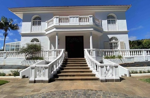 San Cristobal de La Laguna Apartment | Karat Villa La Florida – Elegance and Comfort in a Renovated 1990s Villa