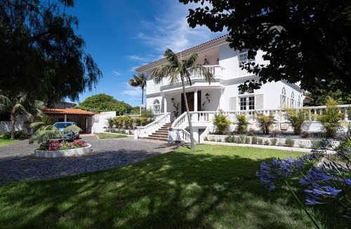 San Cristobal de La Laguna Apartment | Karat Villa La Florida – Elegance and Comfort in a Renovated 1990s Villa