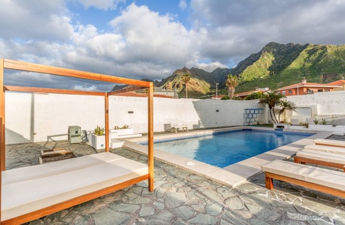 Bajamar Apartment | Karat Villa Bajamar Seaview: Nordic Elegance Meets Indonesian Warmth