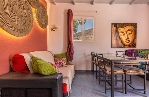 Guisguey Apartment | Kikiki Apartamento Rosso with Mountain View, Pool & Wi-Fi