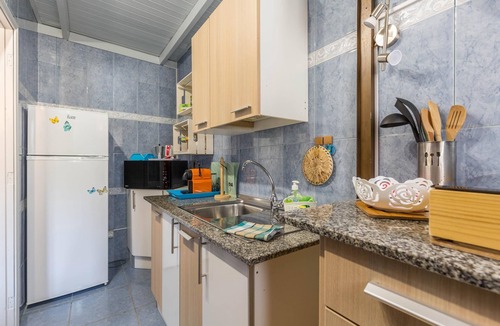 Guisguey Apartment | Kikiki Apartamento Rosso with Mountain View, Pool & Wi-Fi