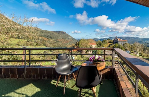 La Aparecida Apartment | La Aparecida: Mountain Views, Balcony & Wi-Fi in Rural Cantabria