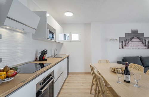 Tabaiba Apartment | La Bahía Vacation Apartment with Mountain and Sea Views from the Terrace