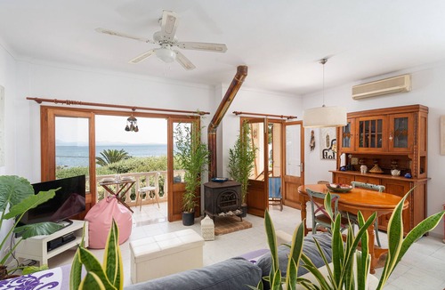Alcanada House | LA CASA DEL FAR - Wonderful semi-detached house facing the sea in Alcanada. Free WiFi.