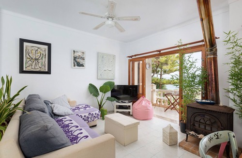 Alcanada House | LA CASA DEL FAR - Wonderful semi-detached house facing the sea in Alcanada. Free WiFi.