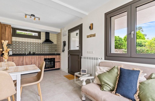 Lloreda House | La Casina Blanca – A Cozy Retreat by the Asturian Coast