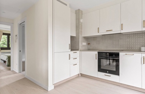 Lloreda Apartment | La Casina Blanca Apartment Cielo – Bright, Cozy Retreat Near Playa España