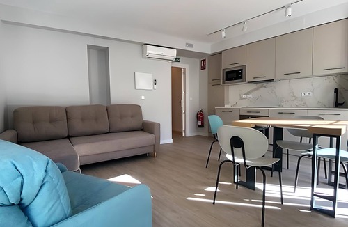 Burgos Apartment | La Flora Fountain Suite Apartment