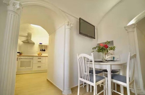 Guadix Cottage | Los Mosaicos Cave. Sleep in a Luxury Cave House with a Sunny Terrace—Guadix