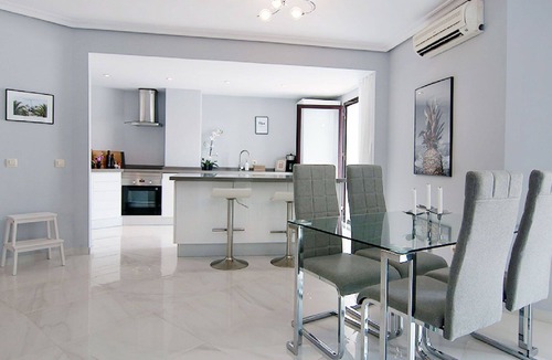 Marbella Apartment | Lovely apartment for 4 people with A/C, WIFI, pool, TV and terrace