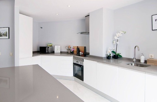 Marbella Apartment | Lovely apartment for 4 people with A/C, WIFI, pool, TV and terrace