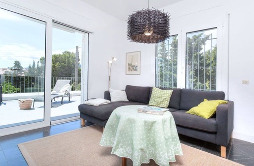 Llanca Apartment | Lovely apartment for 5 people with WIFI, TV and terrace