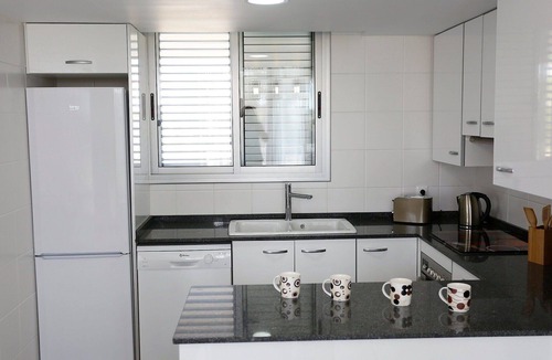 L'Ampolla House | Lovely apartment in villa for 5 people with pool, WIFI, A/C, TV, patio and pets allowed