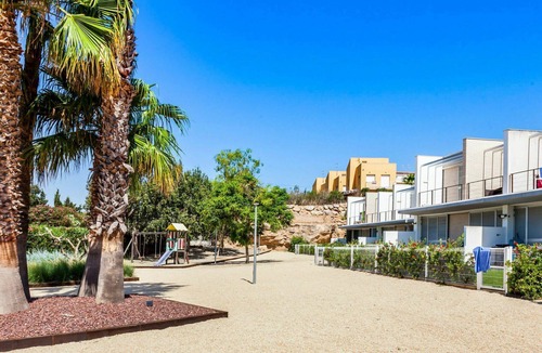 L'Ampolla House | Lovely apartment in villa for 5 people with pool, WIFI, A/C, TV, patio and pets allowed