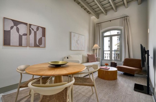 Museo Apartment | Luis de Vargas by Home at Homes