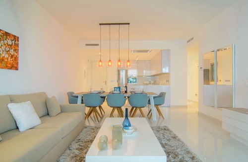 New Golden Mile Apartment | Luxury 4-Bed Golf & Beach Oasis Heated Pool & Huge Terrace in Belaire