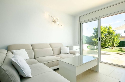 Vilatenim Apartment | Luxury Apartment with Private Pool & Garden in Figueres
