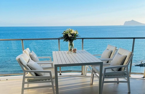 Calpe Apartment | Luxury Beachfront Apartment with Sea Views, Pool, Garden & Wi-Fi