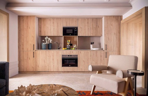 Recoletos Apartment | Luxury Garden Suit in Recoletos