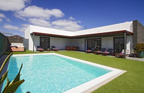 Los Mojones Villa | Luxury Los Mojones Villa Short Walk To Old Town Private Heated Pool