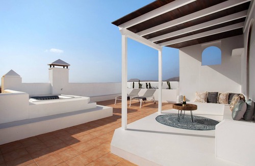 Geafond Apartment | Luxury Ocean View holiday home with sea view and shared pool