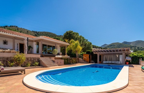 Pinos de Alhaurin Villa | Luxury Stay with Guest House - Pool - Gym & Sauna