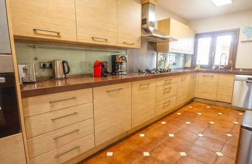 Saladillo-Benamara Villa | Luxury villa near the sea with pool in Marbella