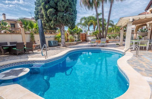 Saladillo-Benamara Villa | Luxury villa near the sea with pool in Marbella