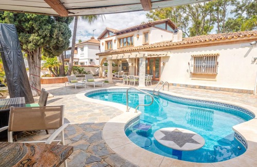Saladillo-Benamara Villa | Luxury villa near the sea with pool in Marbella