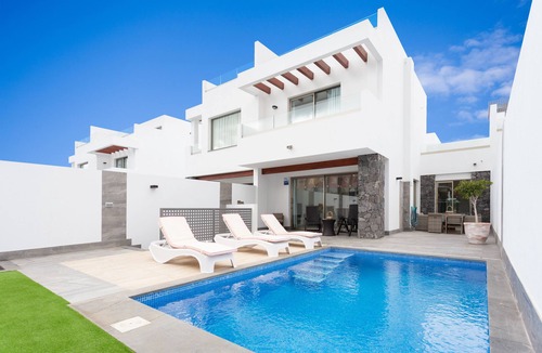 Los Cristianos Villa | Luxury Villa with Air Conditioning and Private Pool in Los Cristianos