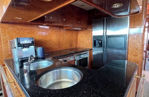 Badalona Boat Rental | Luxury yacht in marina de Badalona. Price for overnight stay in the whole yacht.