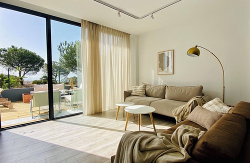 Torre del Mar Villa | Lyxigt Parhus Inrett för Högsta Möjliga Trivsel.privat Pool