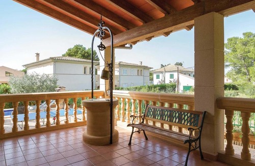Marina Manresa Villa | Manresa Villa Sleeps 8 Air Con WiFi