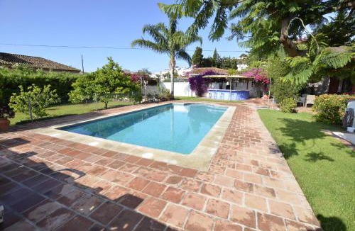 Velilla-Taramay Villa | Maravillosa villa privada con piscina y gran jardín