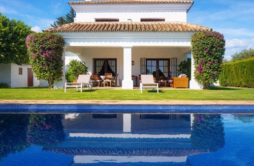 Saladillo-Benamara Villa | Mediterranean villa in Estepona, 50m from the beach