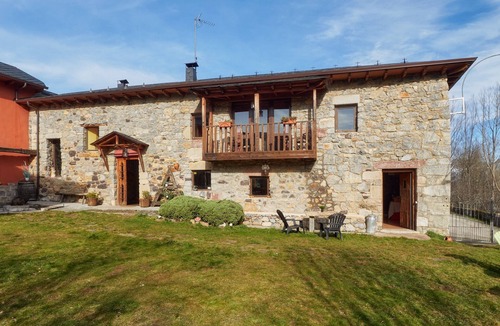 San Emiliano House | Mirador de Babia I Country House: Rural Getaway for 5 in Riolago