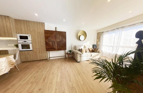 San Sebastian Apartment | Miramar Luxurious apartment, 3 double rooms for 6 guests, free parking, terrace, new