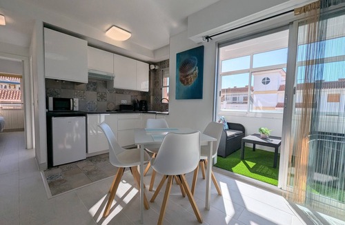 La Mata Apartment | Modern Apartment 450m from the Beach with Shared Pool, Wi-Fi & Air Conditioning