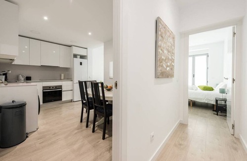 Golden Triangle of Art Apartment | MODERN APT WITH IDEAL LOCATION NEXT TO ATOCHA STATION