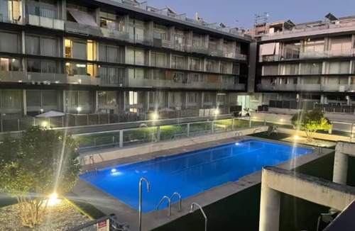 Villa de Vallecas Apartment | Modern duplex with swimming pool and gym surrounded by nature, 15 minutes from Atocha.