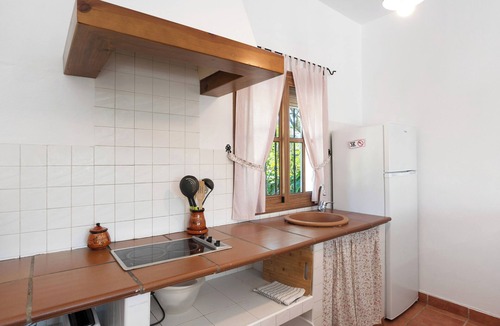 Zahora House | Modern Holiday Home "La Quinta de Maria Luisa 1" in Idyllic Location