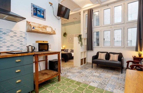 Sant Adria de Besos Apartment | Modern studio 20' Barcelona Center/10' walk to the beach/15' Forum Bcn