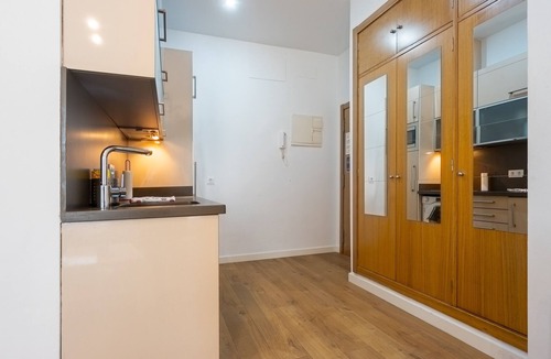 Encarnacion-Regina Apartment | Modern Studio by the River with Wi-Fi and Air Conditioning