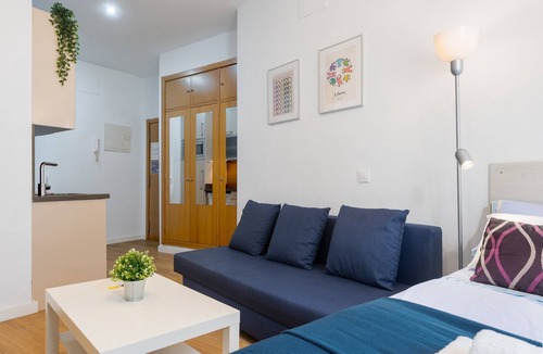Encarnacion-Regina Apartment | Modern Studio by the River with Wi-Fi and Air Conditioning