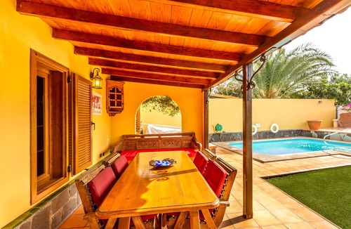 Maspalomas Villa | Modern Villa/Heated Private Pool & Garden/smart TV/WiFi/near Beach/Dunes/Shops