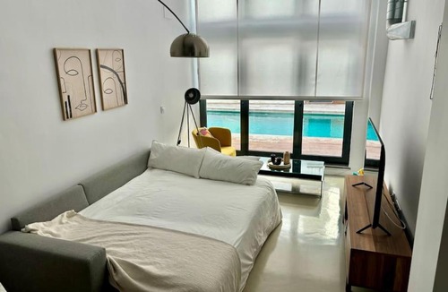 San Lorenzo Apartment | Monkeys Apartments Pool Guadalquivir