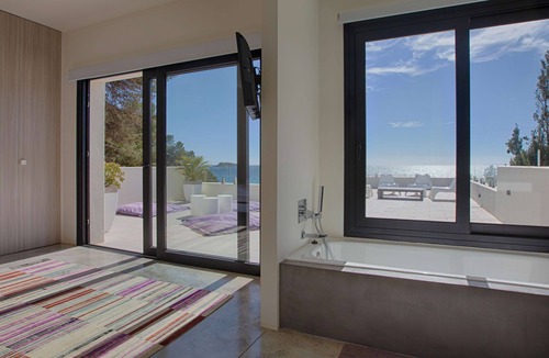 S'Argamassa Villa | My Rental Homes - Villa Crozet nfinity pool directly in front of the sea