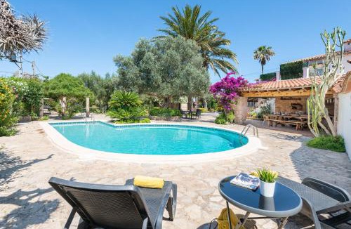 Les Palmeres Villa | NEW! Can Malondra, villa para 8 con piscina y jardines