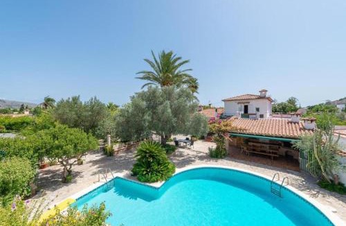 Les Palmeres Villa | NEW! Can Malondra, villa para 8 con piscina y jardines